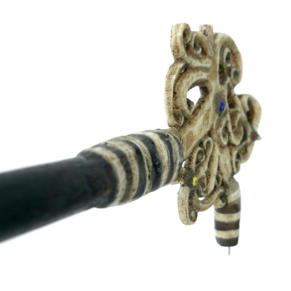 Baguette de tatouage Dayak (détail 3/4)