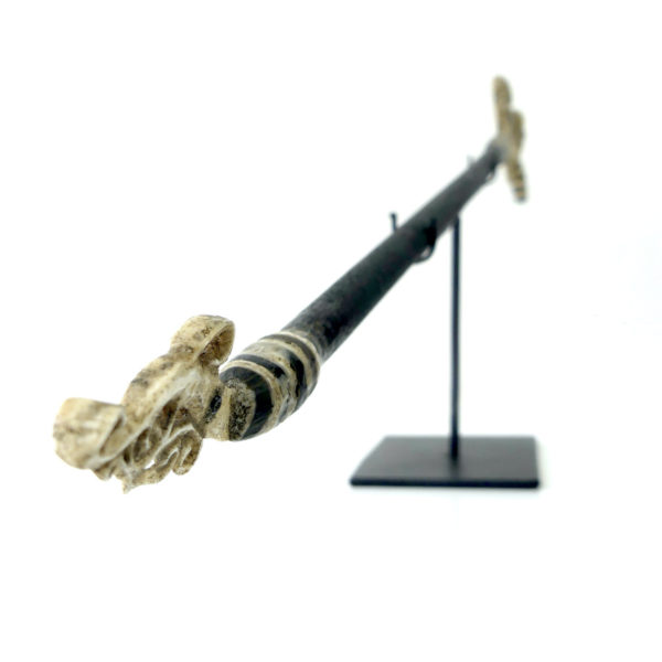 Baguette de tatouage Dayak (3/4 dos)