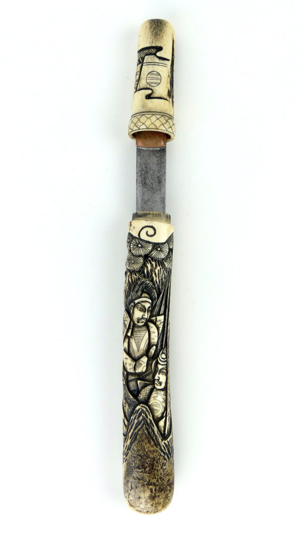 Aiguchi japonais en bois de cerf sculpté (face ouvert)