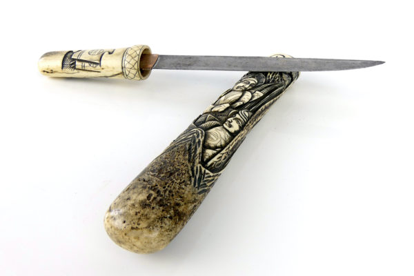 Aiguchi japonais en bois de cerf sculpté (ouvert)