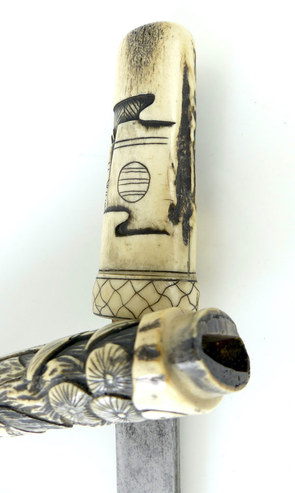 Aiguchi japonais en bois de cerf sculpté (détail)