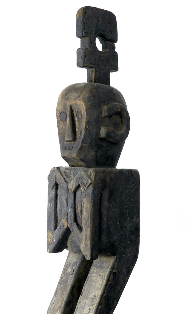 Grande statue d’ancêtre cubique en bois de fer (détail 3/4)