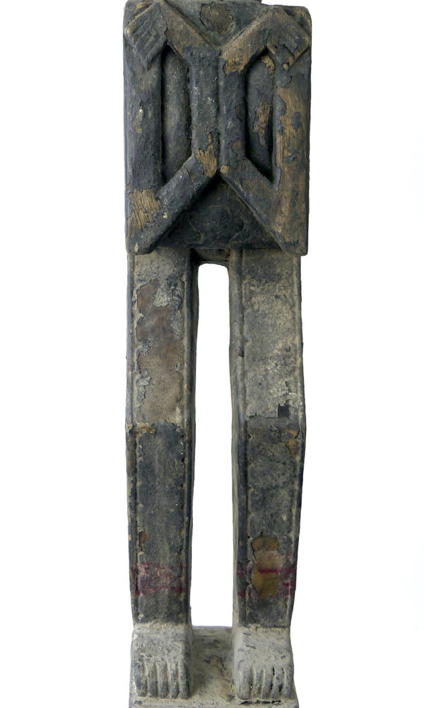 Grande statue d’ancêtre cubique en bois de fer (détail face)