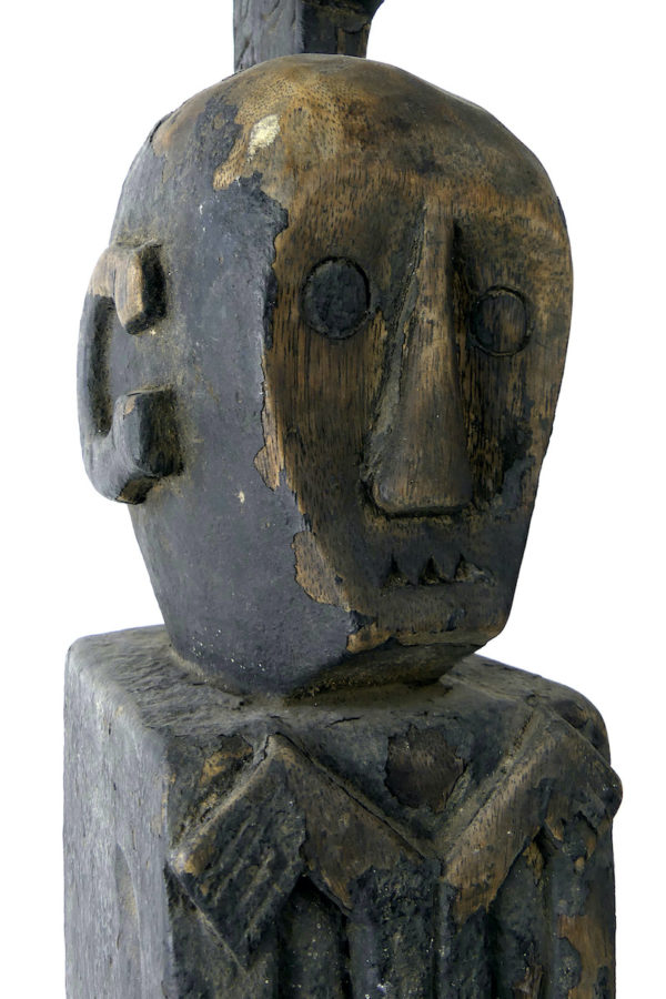 Grande statue d’ancêtre cubique en bois de fer (détail 3/4)