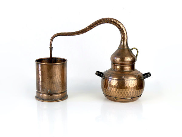 Petit alambic artisanal en cuivre (face)