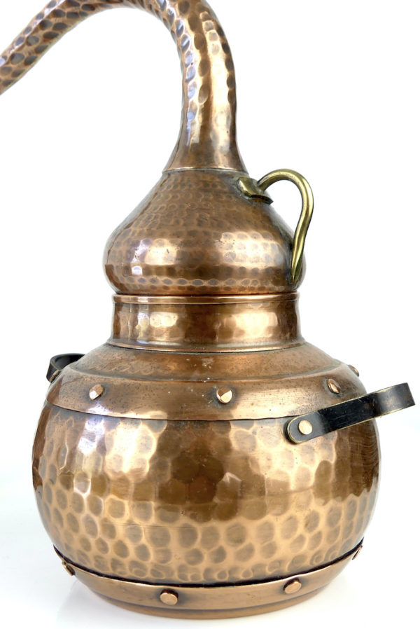 Petit alambic artisanal en cuivre (détail)
