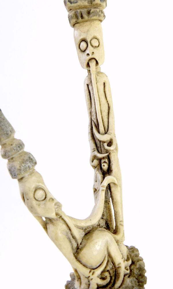 Trophée de cervidé Dayak sculpté (détail)