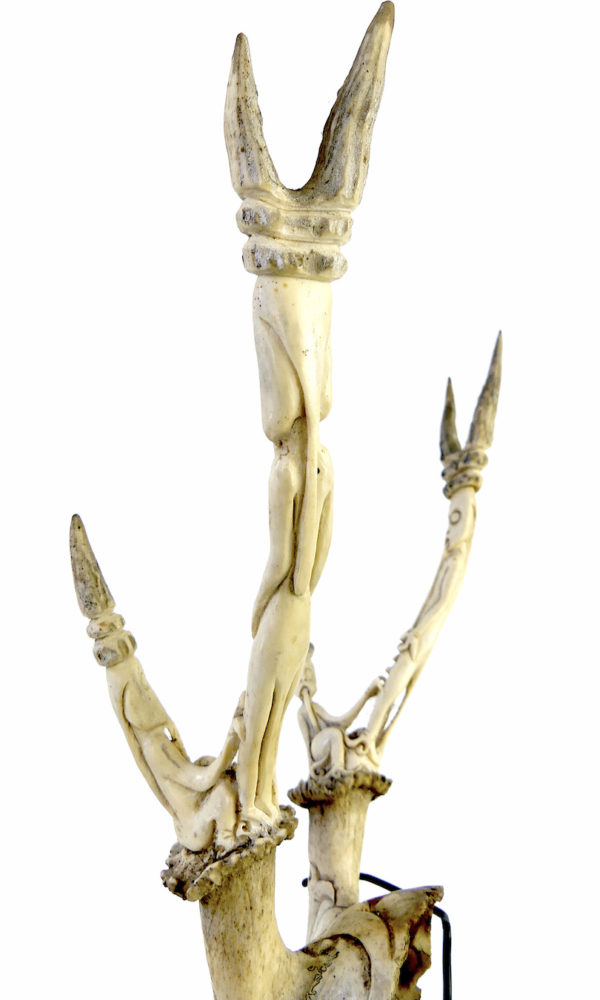 Trophée de cervidé Dayak sculpté (détail)