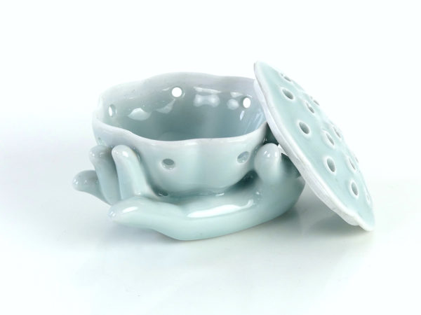 Encensoir chinois en porcelaine gousse de lotus (3/4 ouvert)