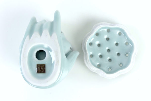 Encensoir chinois en porcelaine gousse de lotus (dessous ouvert)