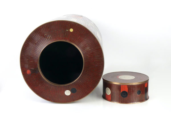 Grand pot à thé en cloisonné brun et rouge Fabienne Jouvin (dessus ouvert)