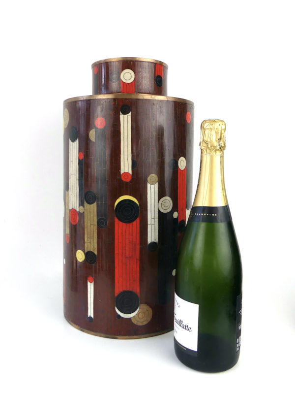 Grand pot à thé en cloisonné brun et rouge Fabienne Jouvin (proportion)