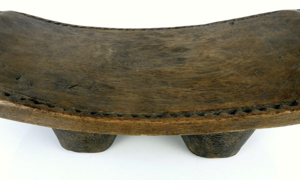 Uru’a oreiller marquisien en bois (détail)