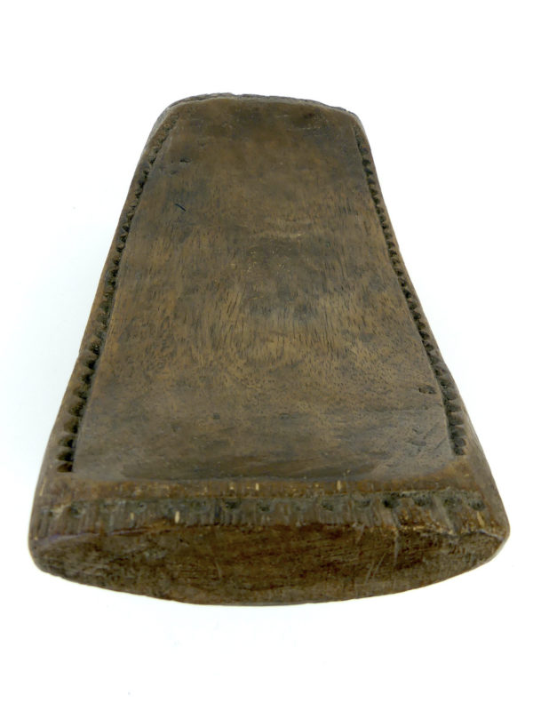 Uru’a oreiller marquisien en bois (dessus)