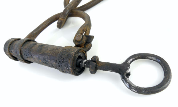 Fers de bagnard lourde entrave de chevilles avec clé (détail)
