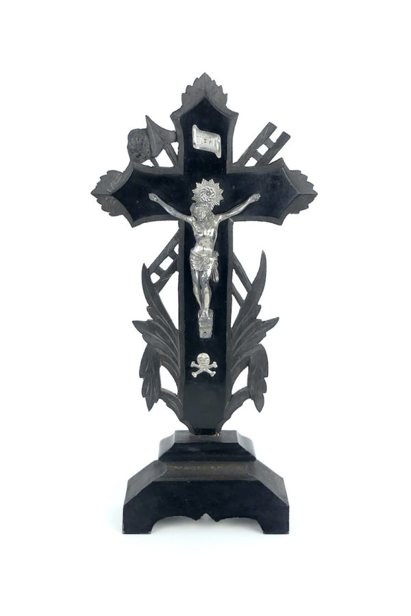 Crucifix sur pied Napoléon III au crâne d’Adam en bois noirci (face)