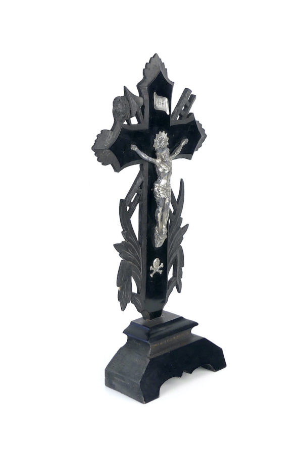 Crucifix sur pied Napoléon III au crâne d’Adam en bois noirci (3/4)