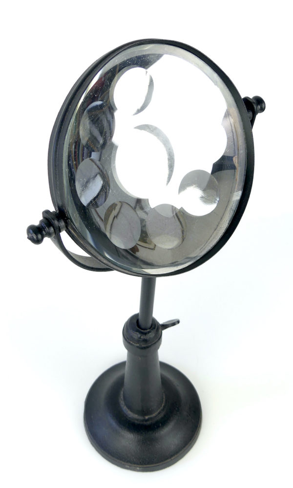 Miroir facetté sur pied Scialytique design (détail 3/4)