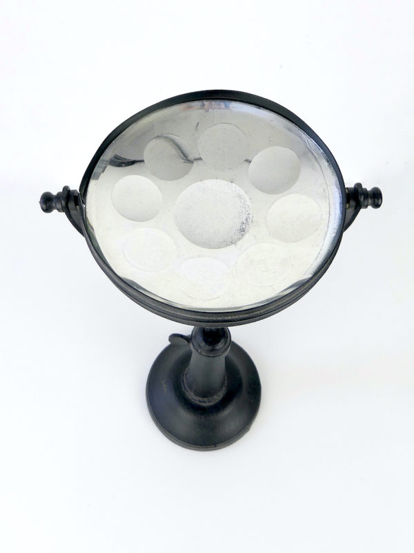 Miroir facetté sur pied Scialytique design (dessus)