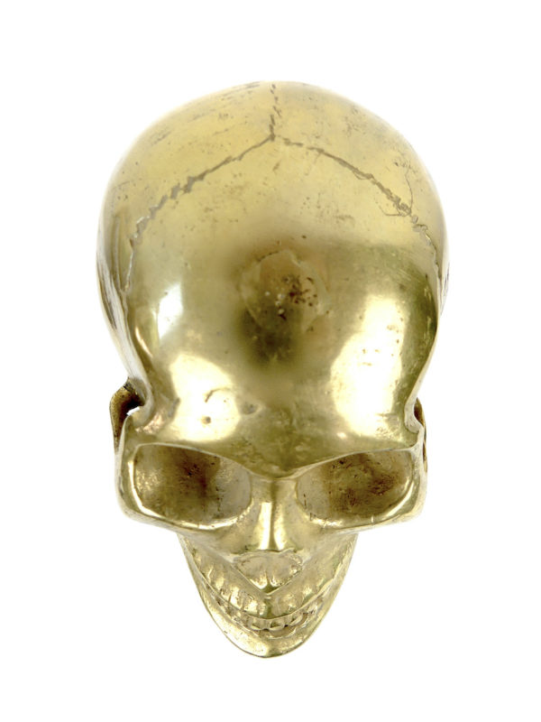 Crâne sculpté en laiton sur pied (dessus)