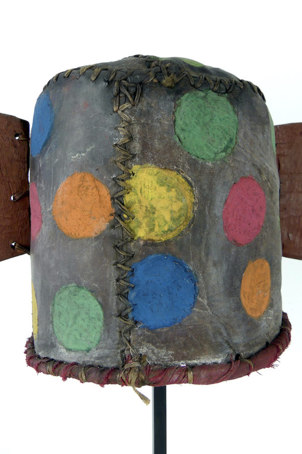 Masque heaume d’esprit Hopi à pois multicolores (détail dos)