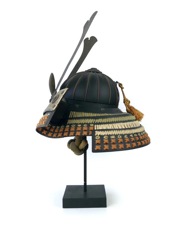 Kabuto ancien de samouraï Meiji (profil)