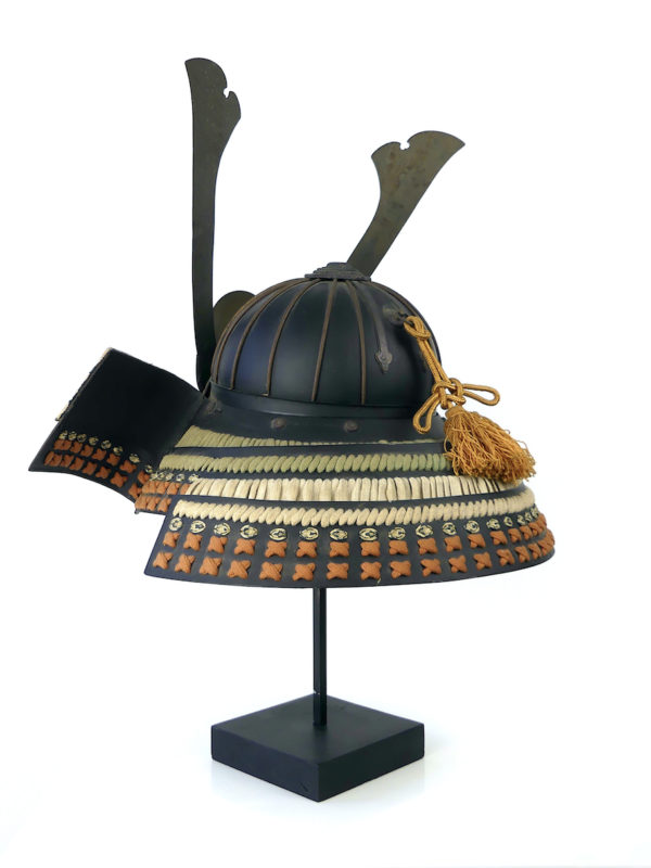 Kabuto ancien de samouraï Meiji (3/4 dos)