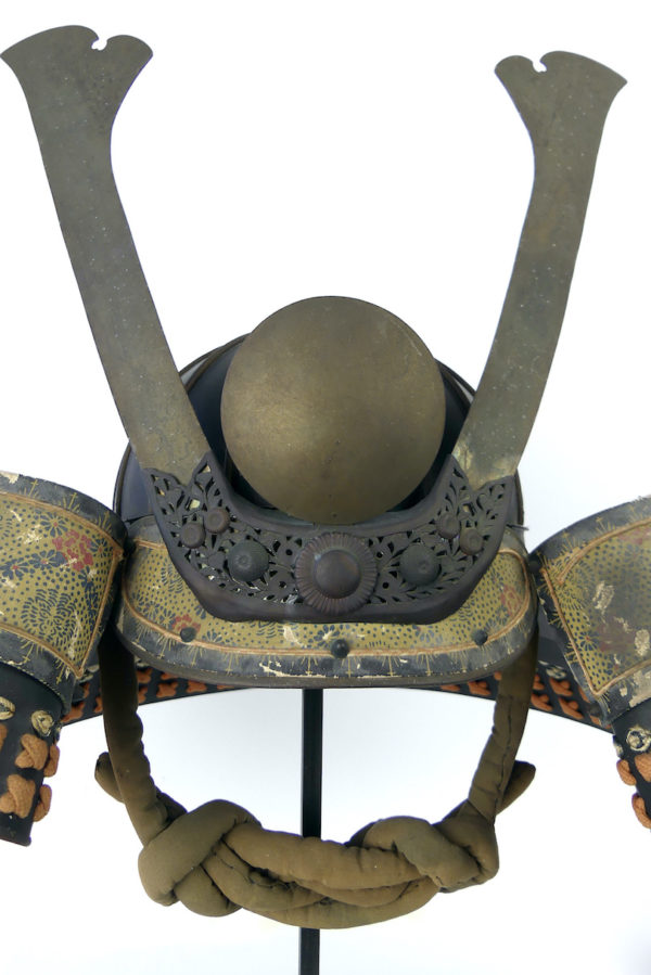 Kabuto ancien de samouraï Meiji (détail face)