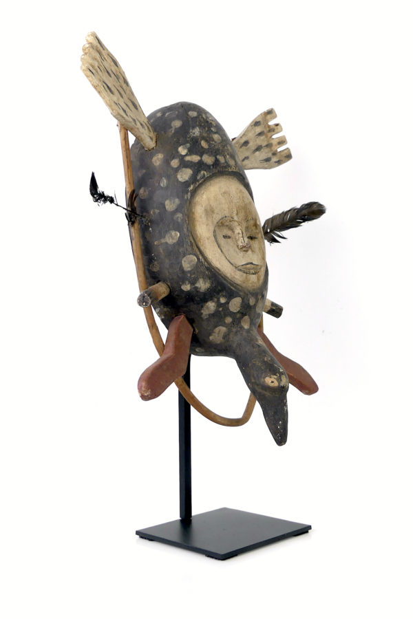   Masque céphalomorphe esprit pingouin style yupik (3/4)