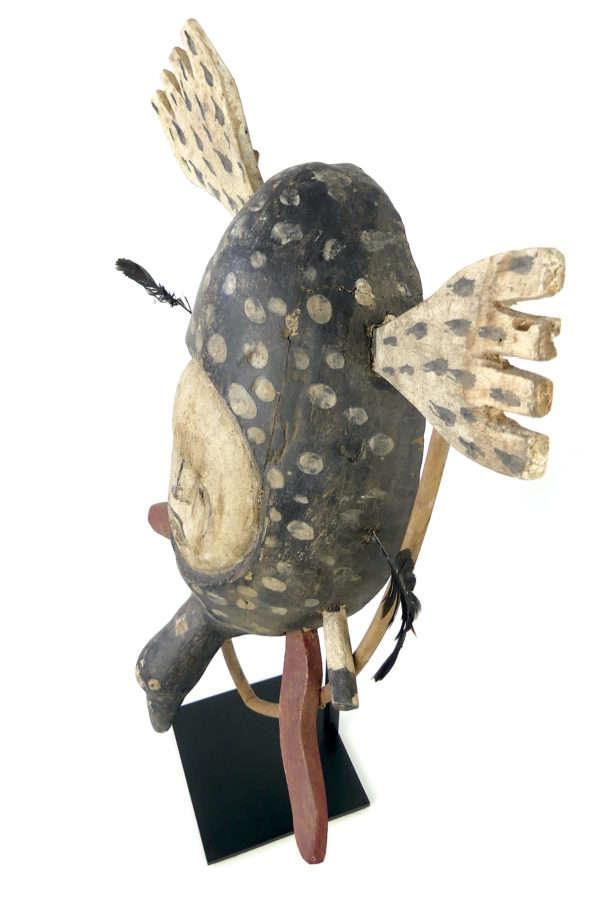   Masque céphalomorphe esprit pingouin style yupik (dessus 3/4)