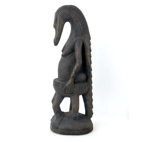 Statue zoomorphe Pukpuk Meri femme-crocodile (profil)