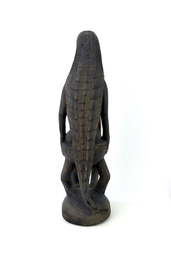 Statue zoomorphe Pukpuk Meri femme-crocodile (dos)