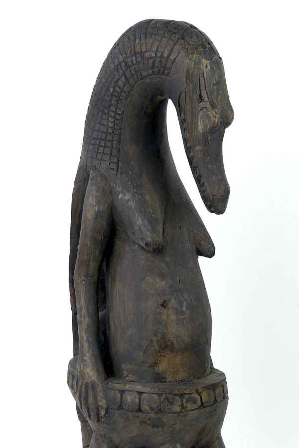 Statue zoomorphe Pukpuk Meri femme-crocodile (3/4 détail)