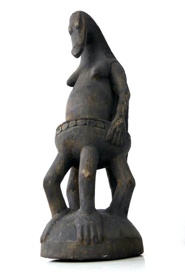 Statue zoomorphe Pukpuk Meri femme-crocodile (3/4)