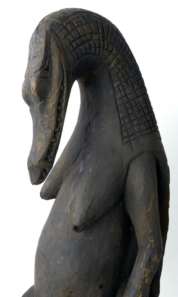 Statue zoomorphe Pukpuk Meri femme-crocodile (détail)