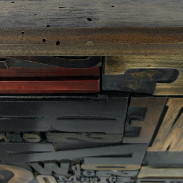 Grand cadre de lettres d’imprimerie (détail)