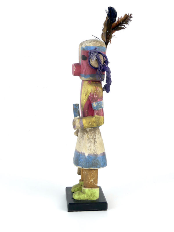 Poupée Kachina aux boucles mauves en bois (profil)