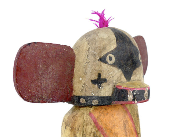 Poupée Kachina aux grandes oreilles plates en bois (détail 3/4)