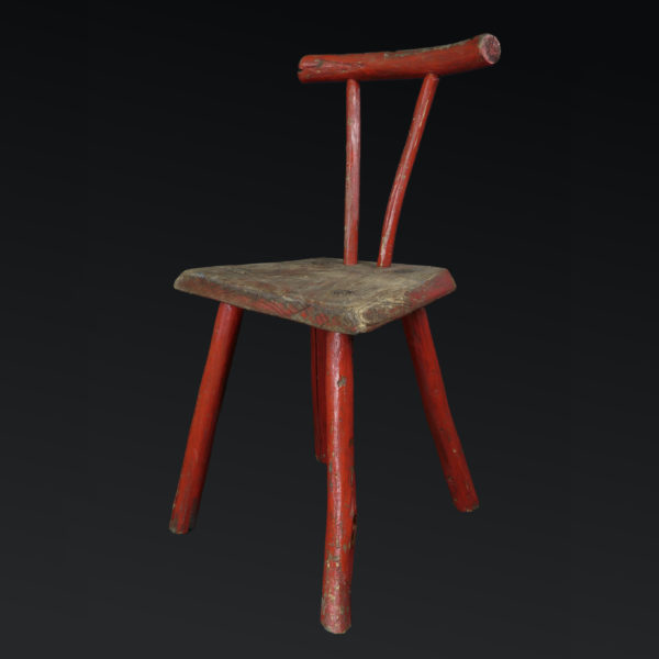Chaise rustique rouge ancienne en bois brut