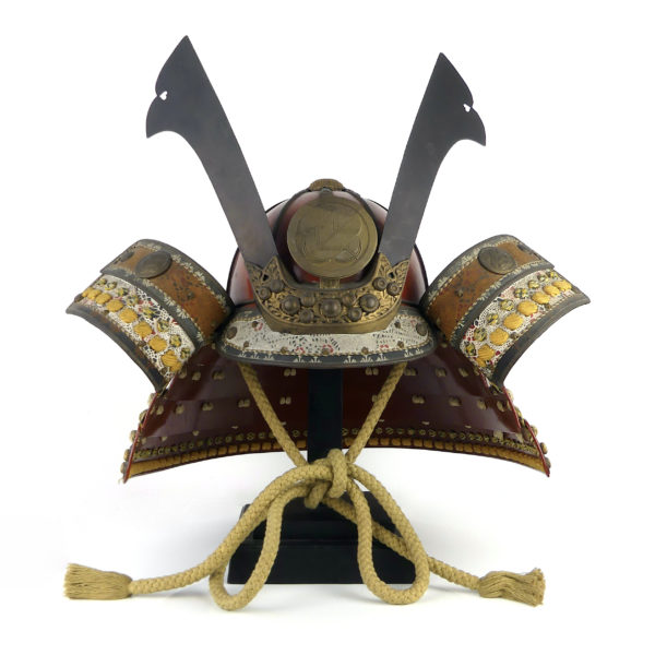 Kabuto rouge kamon Takanoha Ère Edo (face)
