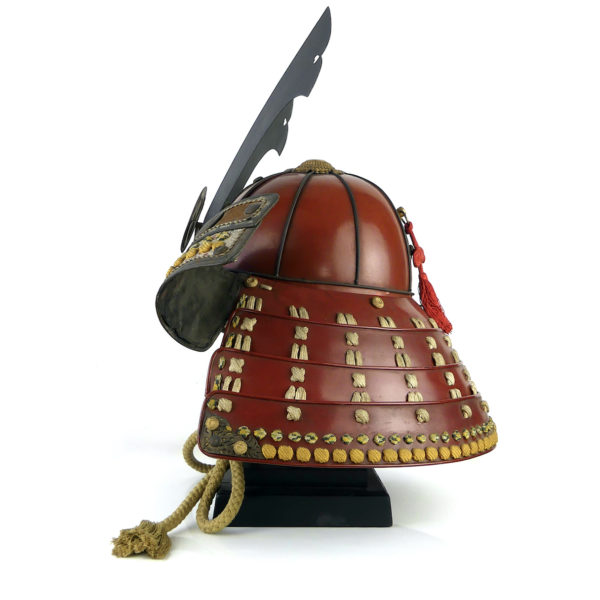 Kabuto rouge kamon Takanoha Ère Edo (profil)