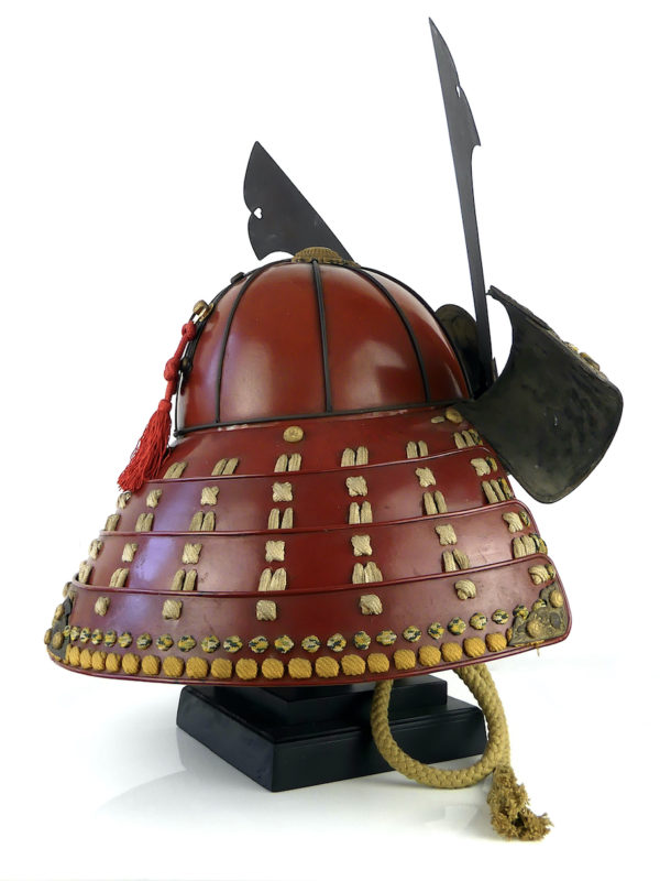 Kabuto rouge kamon Takanoha Ère Edo (3/4 dos)