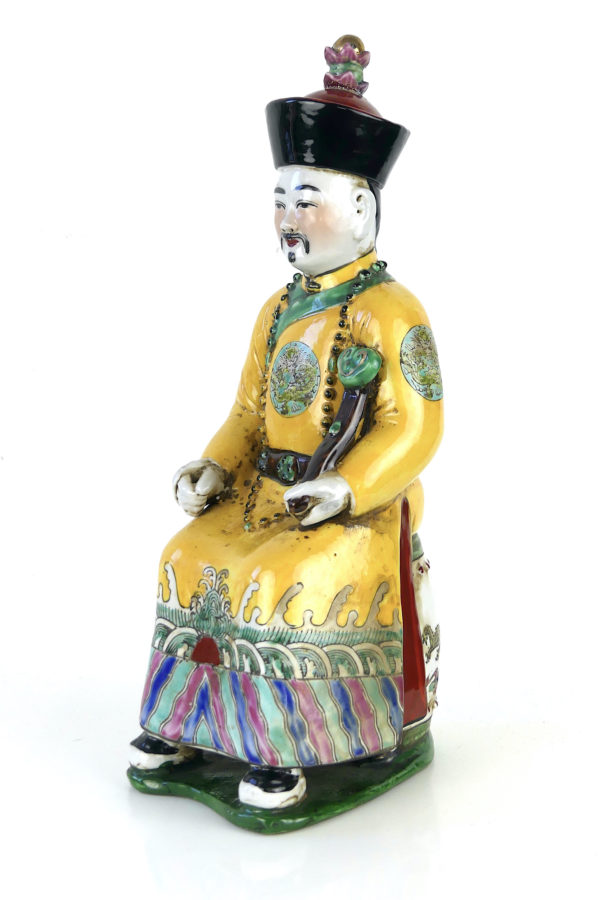 Sculpture dignitaire chinois aux dragons en faïence polychrome XIXe (3/4)