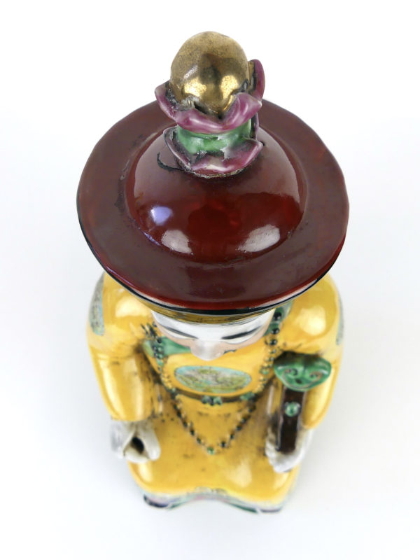 Sculpture dignitaire chinois aux dragons en faïence polychrome XIXe (dessus)