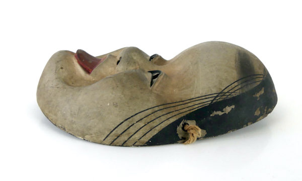 Masque Okame ancien signé XIXe Meiji (profil)