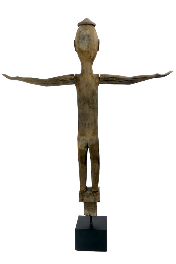Grande statue Hampatong Pantak ancienne gardien Dayak (dos)