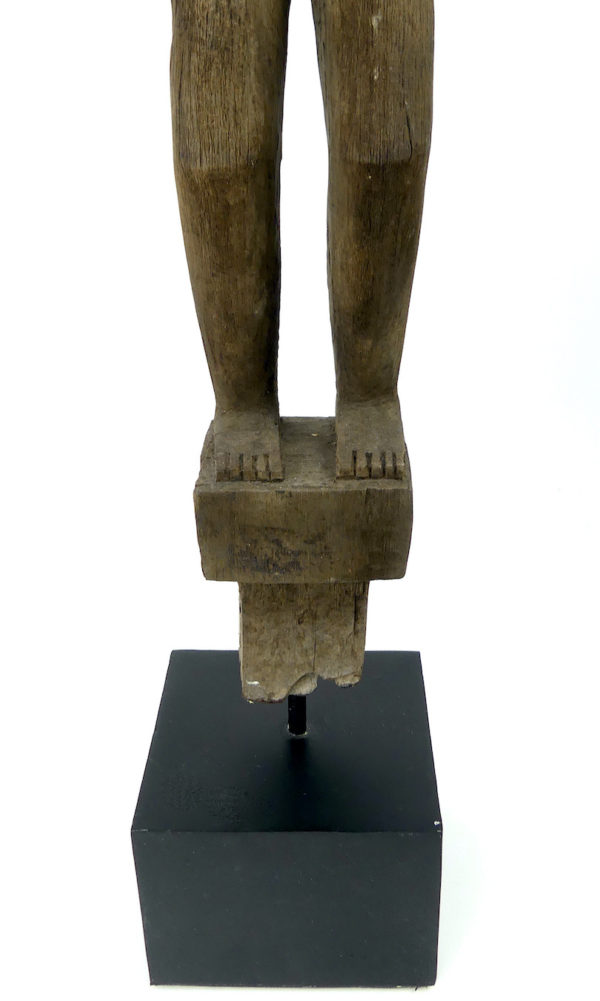 Grande statue Hampatong Pantak ancienne gardien Dayak (détail)