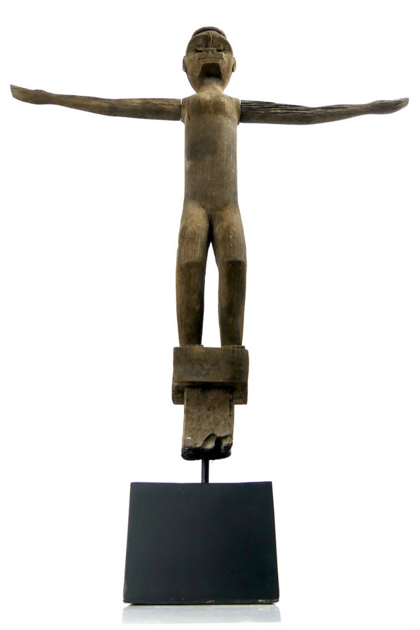 Grande statue Hampatong Pantak ancienne gardien Dayak (dessous)