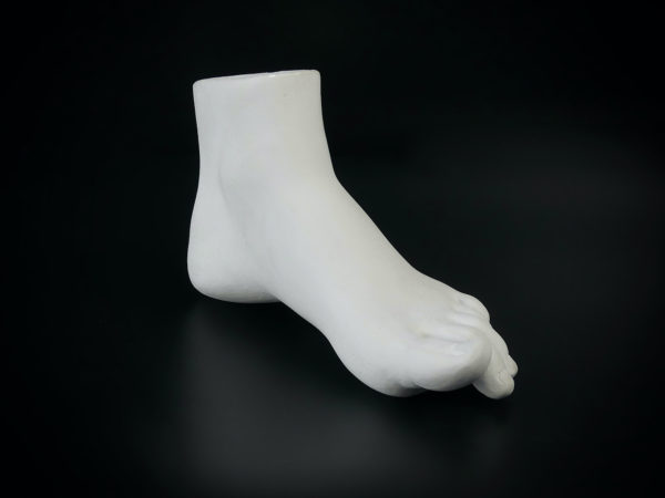 Pied de femme en plâtre de style antique (3/4)