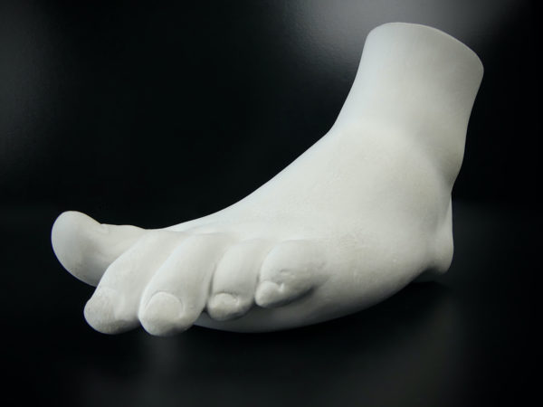 Pied de femme en plâtre de style antique (3/4)